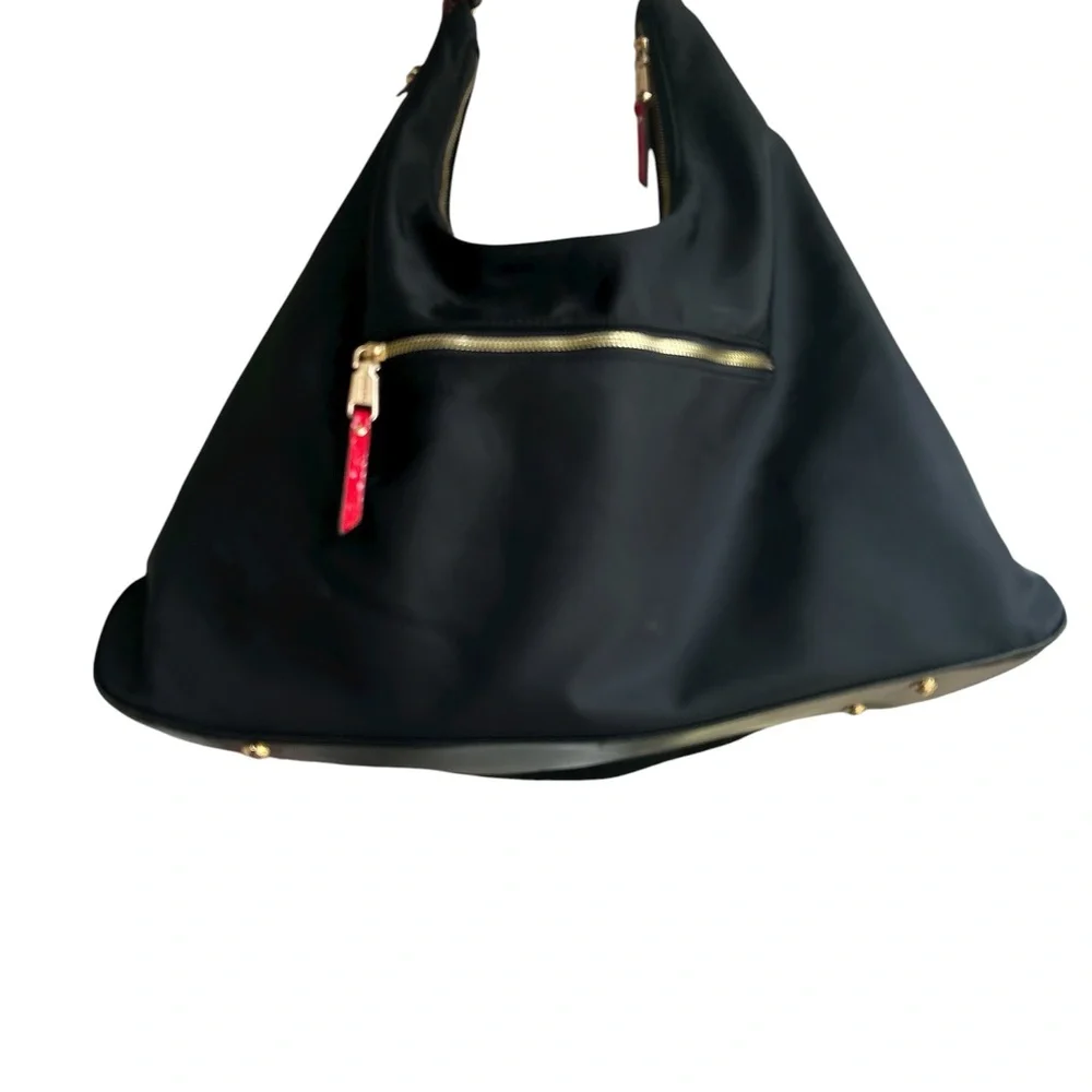 The Ellen Tracy Hobo Shoulder Bag– Sleek Everyday carry